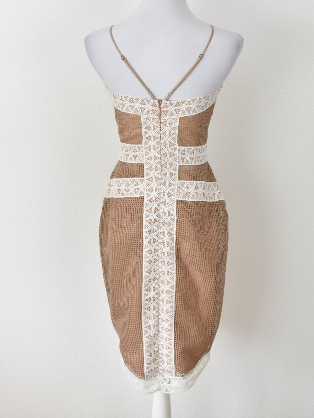 Adelyn Rae Laura Sheath Lace Colorblock Dress - S - Picture 7 of 10